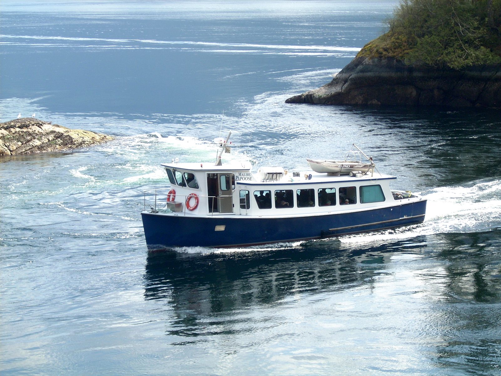 A small vessel transiting the narrow entrance at Malibu Rapids.